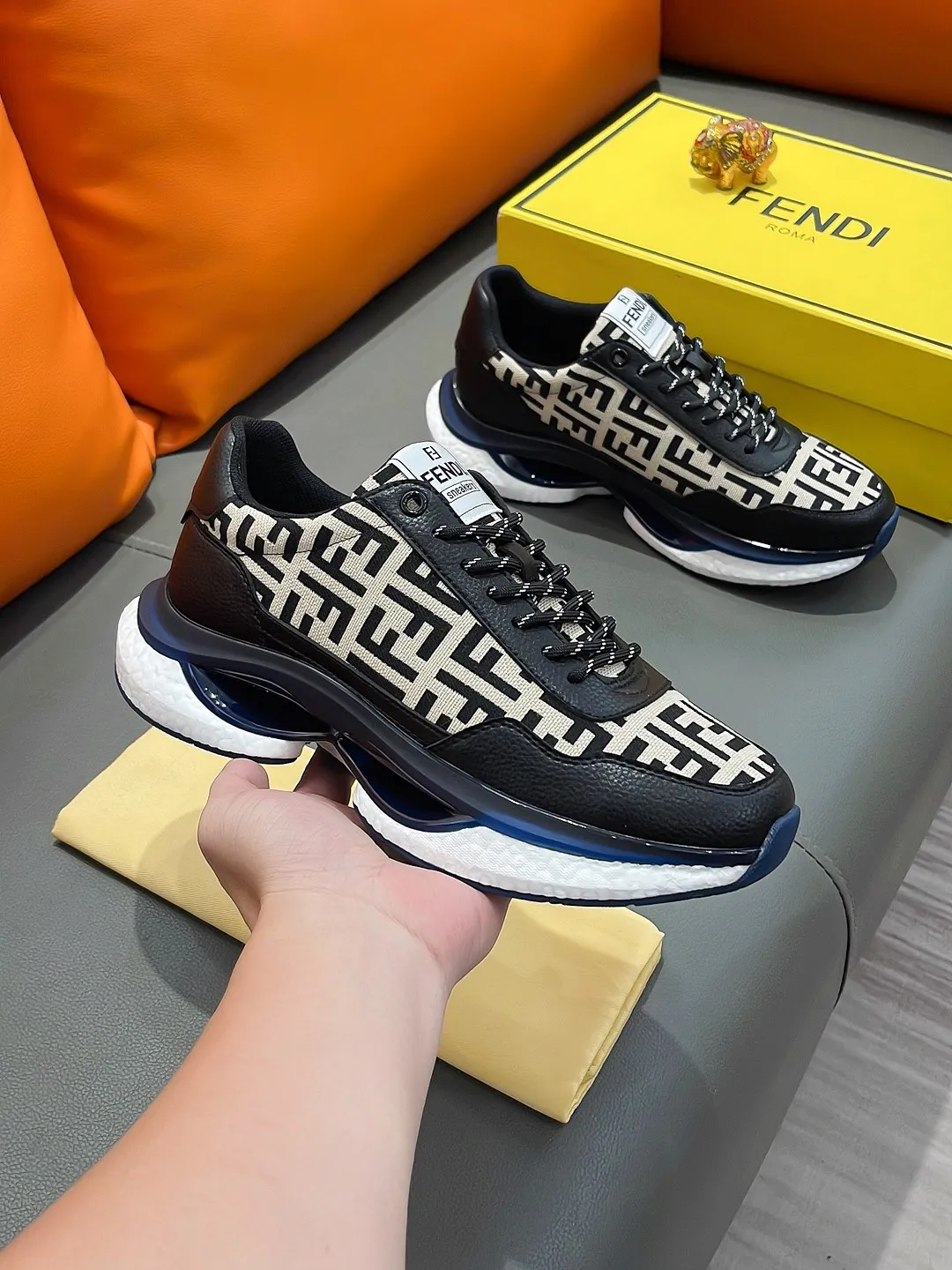 Men's shoes FENDI "Fendi" P440 Regular size: 38-44 (casual shoes) Product materials: Selected cowhide upper, soft sheepskin lining; original outsole.
